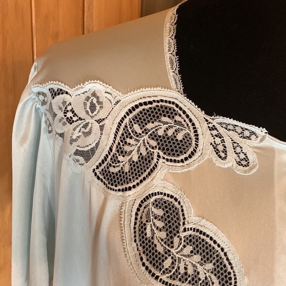 Vintage Vanity Fair powder blue nylon robe Size Large - Picture 5 of 11